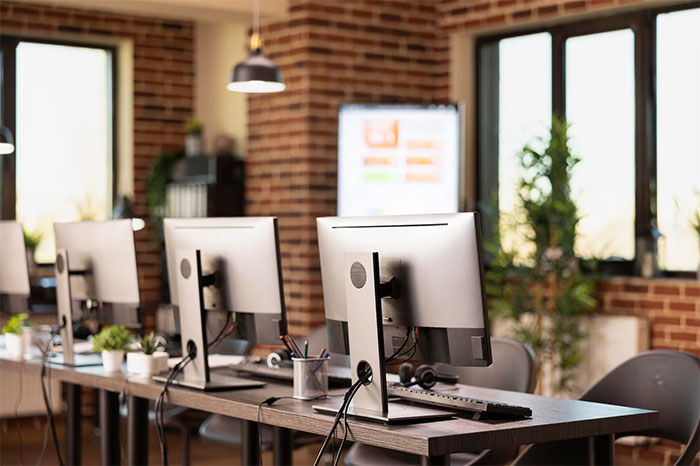 Smart Commercial IT Spaces